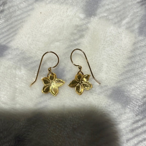Gold plated hibiscus earrings 🌺🌺🌺 - Picture 1 of 3